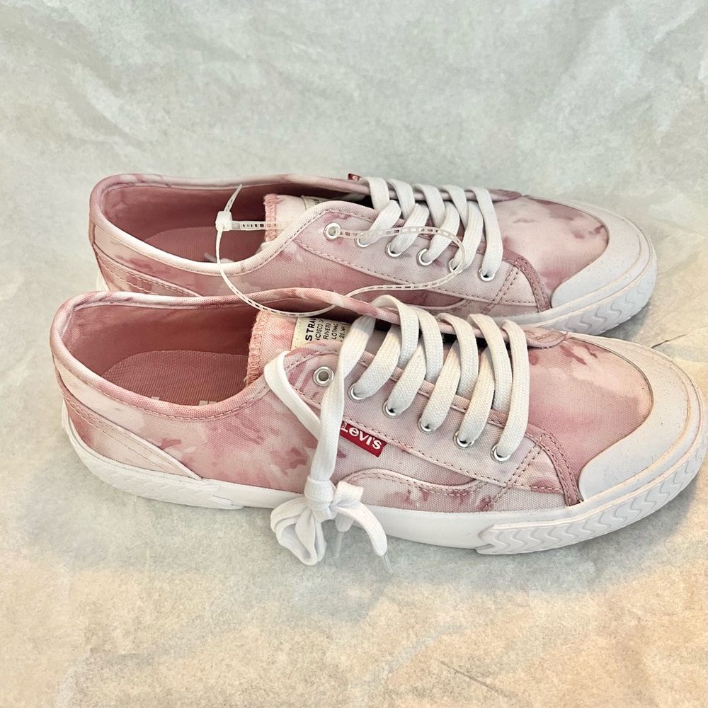 Levi's Women's Pink Patterned Sneakers Brand New - Picture 5 of 16
